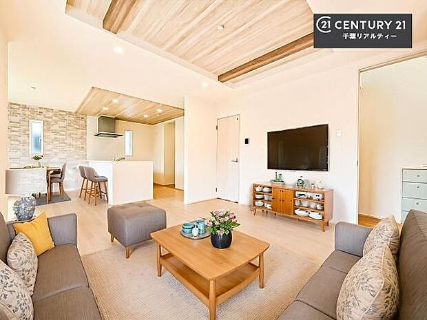 家具は、CGパース開放感のある広々LDK!ソファーやダイニングテーブルを置いても窮屈にならないので快適に過ごせます!コミュニケーションが取りやすいリビングです!