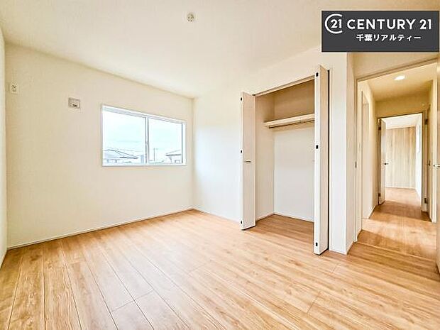 収納スペースがしっかり確保されているため、おもちゃや学用品もサッと片付き、いつでもスッキリ。綺麗な空間が保てます!