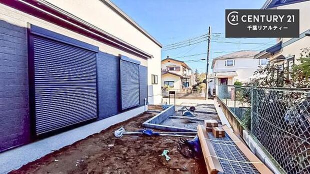 陽当たり良好なお庭です!晴れた日には青い空を見渡せる開放的な時間を楽しめます。ガーデニングや家庭菜園も楽しめます!