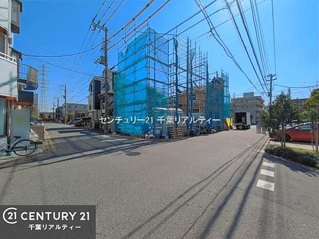 前面道路6ｍ！陽当り良好な立地です。車庫入れが苦手な方も安心ですね。