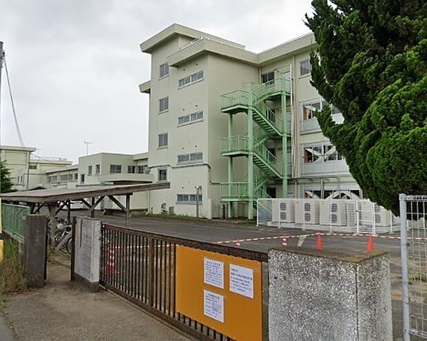 神栖市立神栖第一中学校まで1612m