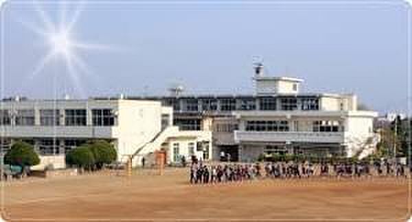 銚子市立春日小学校まで1095m