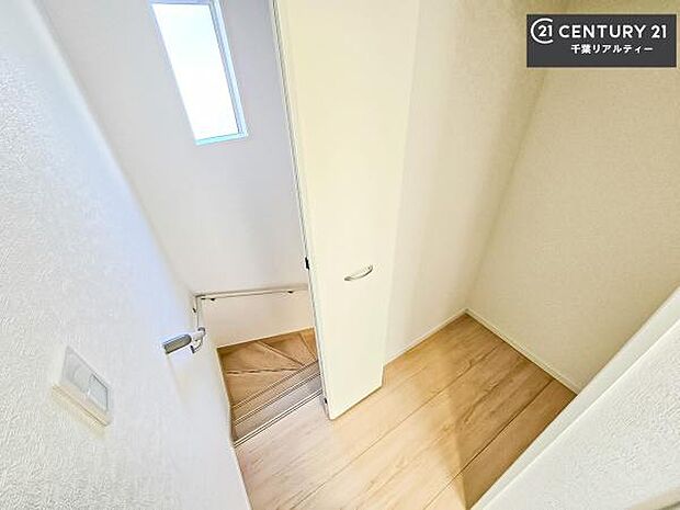 住空間をすっきり使うためには必須ポイントの収納スペースですよね。是非現地でご確認ください!