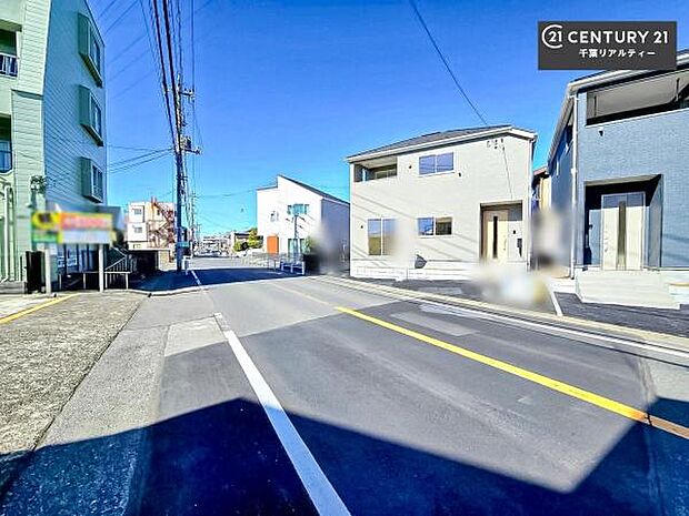 気になるお子様の学校までの道のりや駅までのルート、お買い物の場所などもご一緒にご案内いたします!