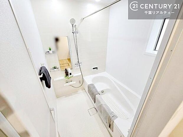 1日の疲れをしっかりと癒してくれる浴室です。おうちの素敵なリラクゼーション場所です!