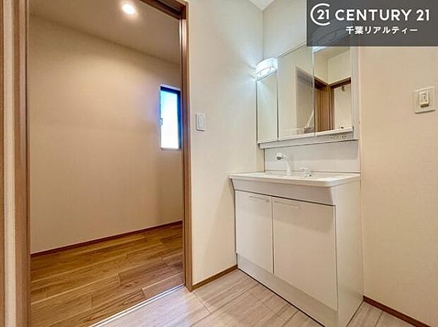 収納が充実しているからこそ、お部屋はいつも広々。掃除や片付けもラクになり、居心地の良い暮らしが続きます。