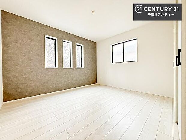 シンプルにデザインされているため、家具を選びません!お気に入りの家具を置いてくつろげる空間を作ることができます。