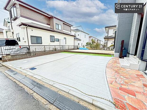 カースペース付きなのでマイカーをお持ちの方も安心ですね!ぜひ現地にてお確かめくださいませ!