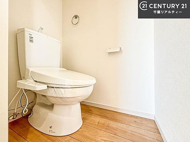 温水洗浄便座につき、冬場は便座が暖かくできるので冷たい便座に座らずに済む嬉しい仕様です!