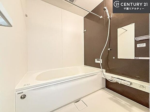 1日の疲れをしっかりと癒してくれる浴室です。おうちの素敵なリラクゼーション場所です!