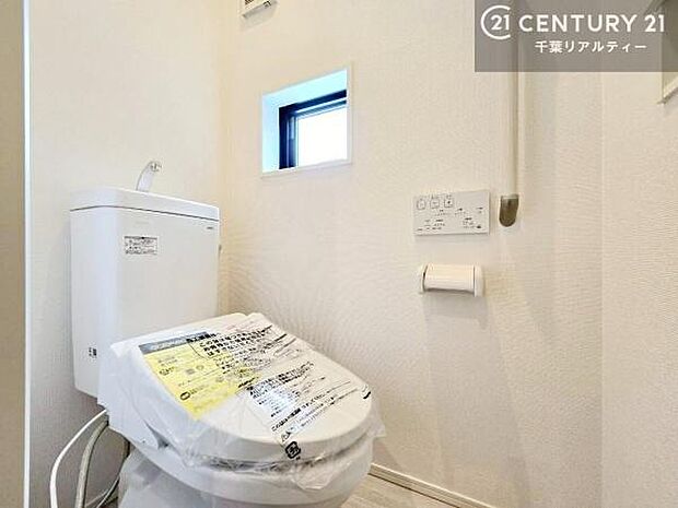 温水洗浄便座につき、冬場は便座が暖かくできるので冷たい便座に座らずに済む嬉しい仕様です!