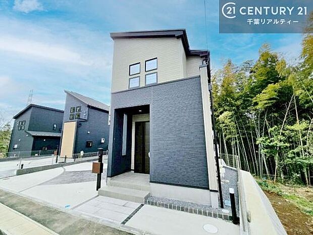 全3棟のキレイな街並み。是非1度ご内見ください。物件探しのご条件・ご要望・ご質問など、不動産に関することならどのようなことでも誠心誠意対応させて頂きます。