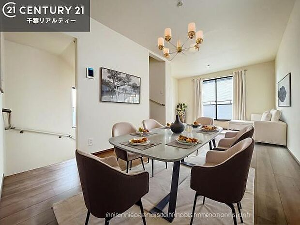 開放感のある広々LDK!ソファーやダイニングテーブルを置いても窮屈にならないので快適に過ごせます!コミュニケーションが取りやすいリビングです!