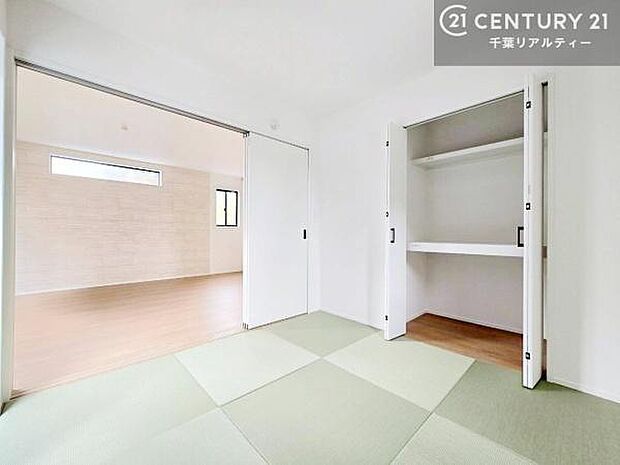 リビングと隣接した和室です!家事の休憩スペースやキッズスペースとして活用するのもよさそうですね!和室の使い方は無限大!