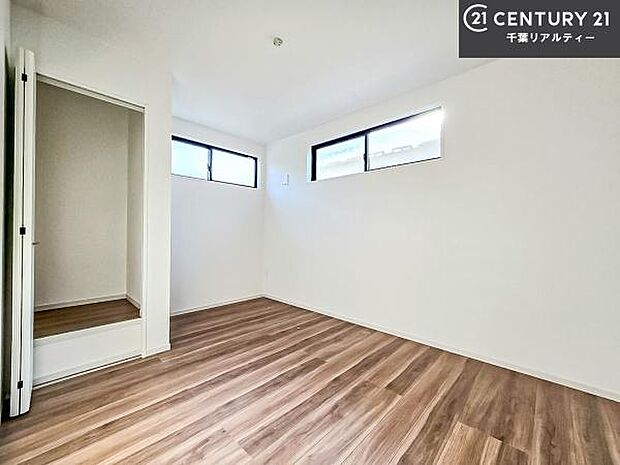 シンプルにデザインされているため、家具を選びません!お気に入りの家具を置いてくつろげる空間を作ることができます。