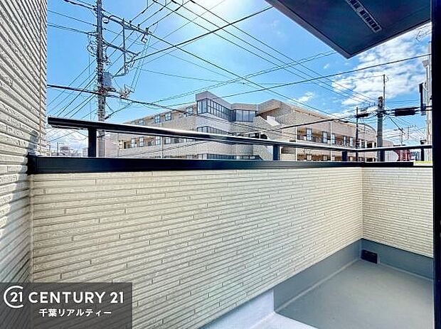 バルコニーを二か所に設けたゆとりのある設計。用途に合わせて使い分けができ、毎日の暮らしを快適にサポートします。