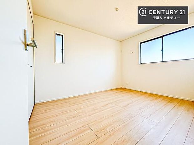 シンプルにデザインされているため、家具を選びません!お気に入りの家具を置いてくつろげる空間を作ることができます。