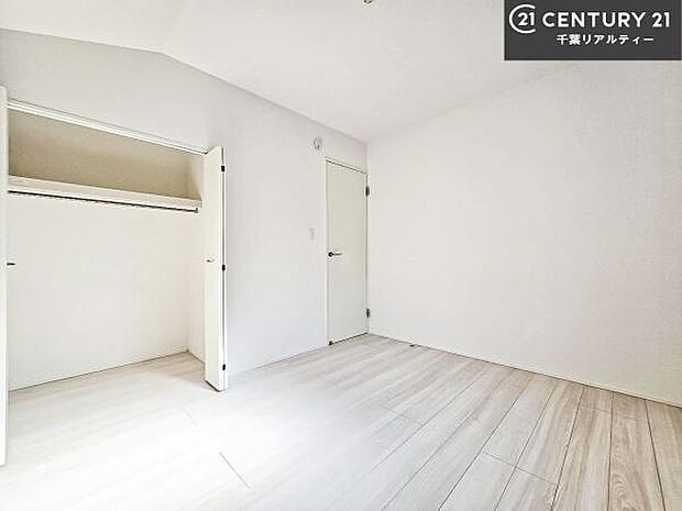 シンプルにデザインされているため、家具を選びません!お気に入りの家具を置いてくつろげる空間を作ることができます。