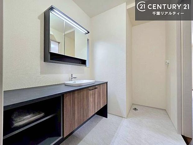 洗濯から乾燥・収納、入浴までの移動が短く、毎日の家事効率がぐっとアップします。水回りが近くにまとまっているため、忙しい朝や雨の日のお洗濯もストレスなくこなせます。