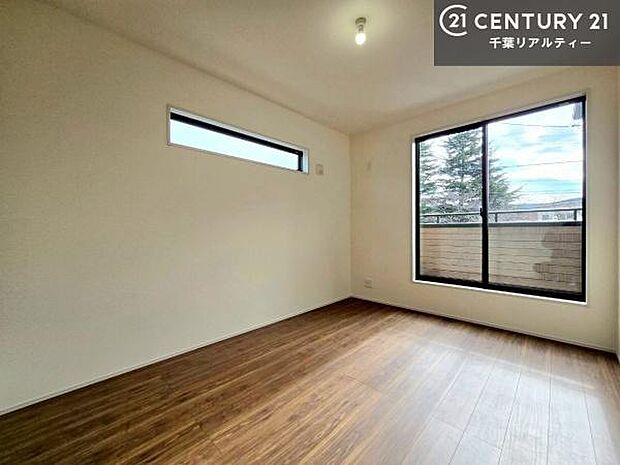 シンプルにデザインされているため、家具を選びません!お気に入りの家具を置いてくつろげる空間を作ることができます。