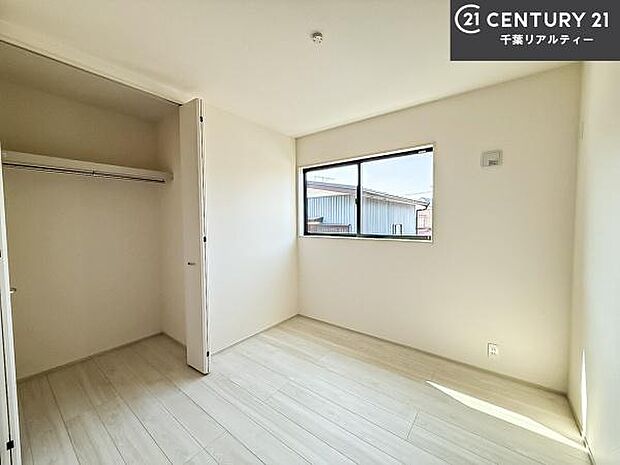 シンプルにデザインされているため、家具を選びません!お気に入りの家具を置いてくつろげる空間を作ることができます。