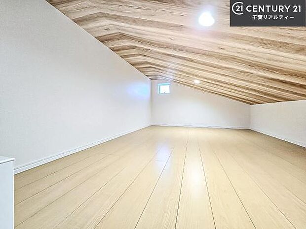 ロフト付き!普段使わないような季節物のインテリアや家電の収納に便利!是非現地にてお確かめください!