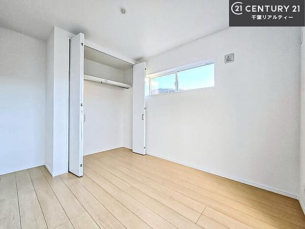 シンプルにデザインされているため、家具を選びません!お気に入りの家具を置いてくつろげる空間を作ることができます。