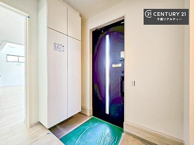 シューズボックス付き。玄関が片付きお掃除がしやすいです!スッキリした玄関で戸を開けた瞬間、清潔感のある心地いい空間が出迎えてくれます。