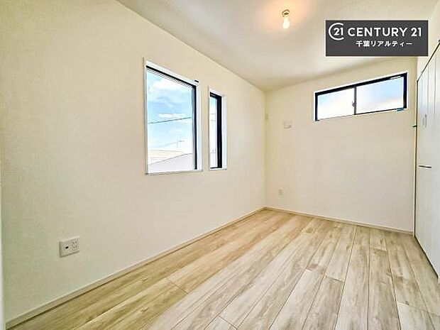 シンプルにデザインされているため、家具を選びません!お気に入りの家具を置いてくつろげる空間を作ることができます。