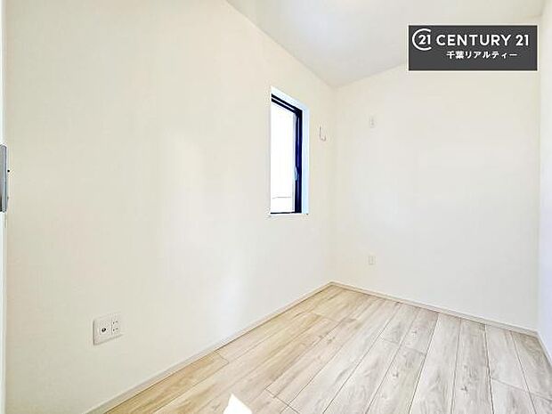 シンプルにデザインされているため、家具を選びません!お気に入りの家具を置いてくつろげる空間を作ることができます。