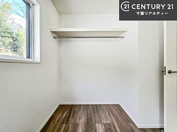 住空間をすっきり使うためには必須ポイントの収納スペースですよね。是非現地でご確認ください!