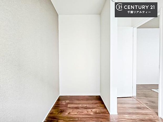 住空間をすっきり使うためには必須ポイントの収納スペースですよね。是非現地でご確認ください!