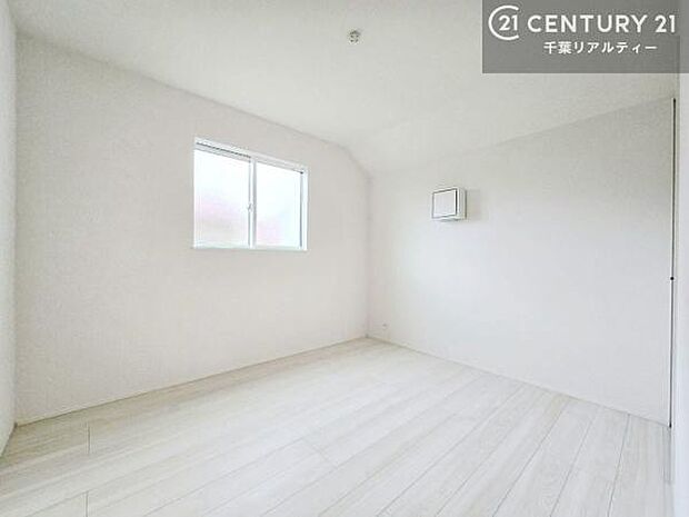 シンプルにデザインされているため、家具を選びません!お気に入りの家具を置いてくつろげる空間を作ることができます。