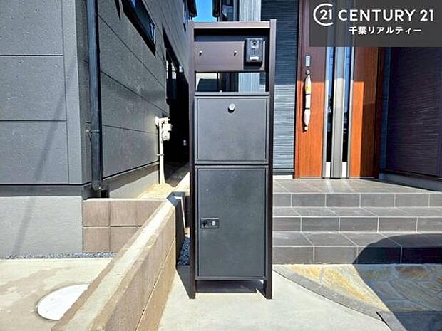 宅配ボックスを完備しているため、不在時でも荷物の受け取りが可能。再配達の手間がなく、忙しい毎日でもストレスなく利用できます。