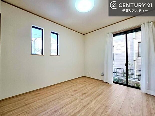 シンプルにデザインされているため、家具を選びません!お気に入りの家具を置いてくつろげる空間を作ることができます。