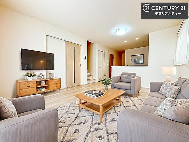 家具はCGパースです。開放感のある広々LDK!ソファーやダイニングテーブルを置いても窮屈にならないので快適に過ごせます!