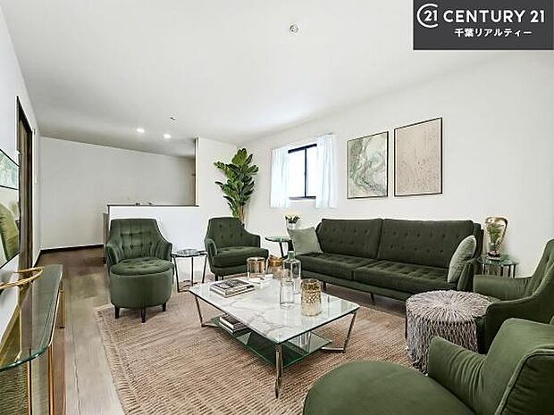 家具はCGパースです。開放感のある広々LDK!ソファーやダイニングテーブルを置いても窮屈にならないので快適に過ごせます!