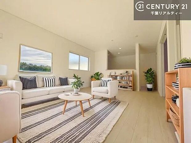 家具はCGパースです。開放感のある広々LDK!ソファーやダイニングテーブルを置いても窮屈にならないので快適に過ごせます!コミュニケーションが取りやすいリビングです!