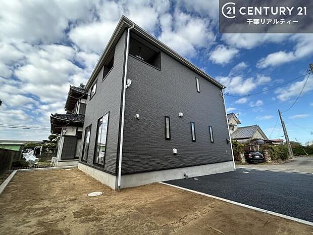 周辺環境や、お客様のご希望に合った物件も一緒にご案内を致します。住宅ローンアドバイザーによるご相談も承ります。当社はお問い合わせに即対応します!お待たせしません!