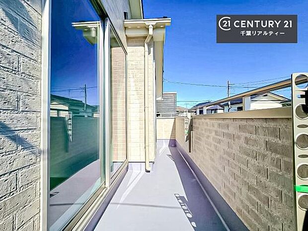 陽当たり良好なバルコニーです!晴れた日には青い空を見渡せる開放的な時間を楽しめます。