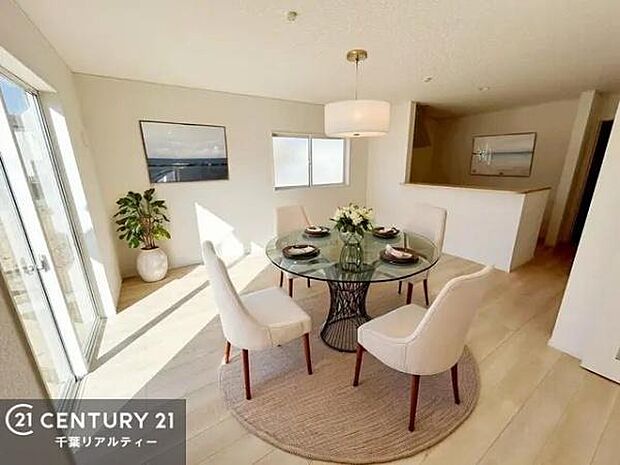 家具はCGパースです。開放感のある広々LDK!ソファーやダイニングテーブルを置いても窮屈にならないので快適に過ごせます!コミュニケーションが取りやすいリビングです!