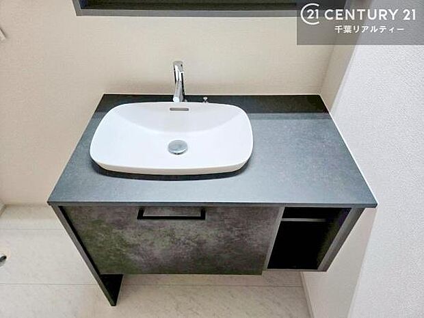 おしゃれな洗面台で朝の身支度もはかどります!