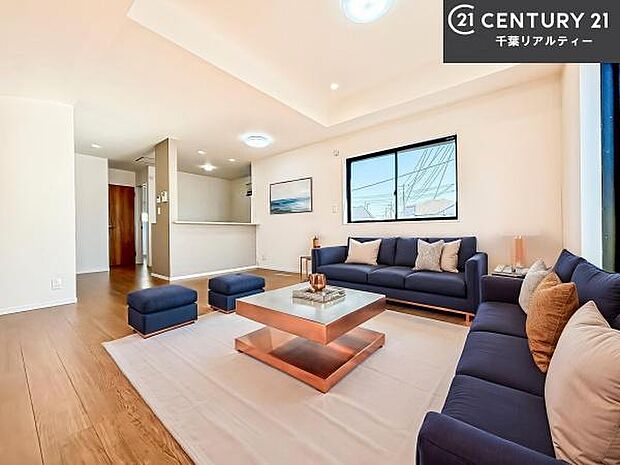 家具はCGパースです。大切な家族が集まるからこそLDKにはこだわりたい。子供たちが元気に笑いながら走り回っている姿を見た時が「広い家にして良かった」と思う瞬間です。