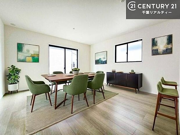 家具はCGパースです。心地良いリビングは家族が自然と集まります。家族団欒の時間が増えそうです。ご家族と、より一層充実した時間を過ごせそうですね。