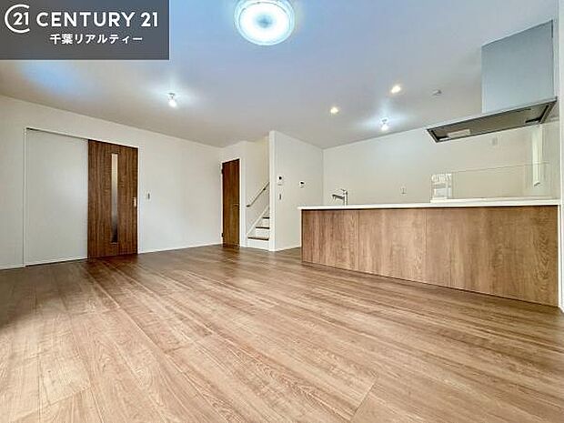 広々ダイニングスペース!ゆったりお食事。笑い声響く楽しい時間が過ごせます。日々の疲れも癒されます!