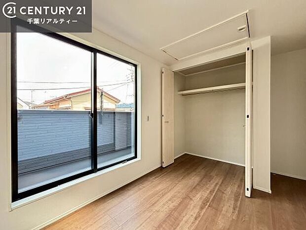 収納が充実しているからこそ、お部屋はいつも広々。掃除や片付けもラクになり、居心地の良い暮らしが続きます。