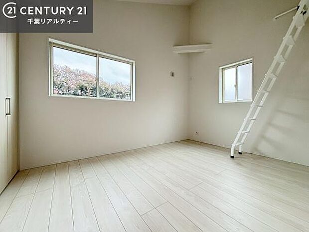 シンプルにデザインされているため、家具を選びません!お気に入りの家具を置いてくつろげる空間を作ることができます。