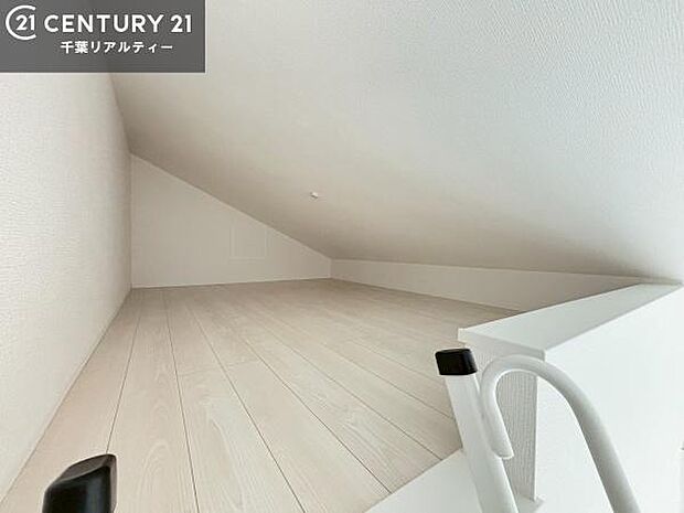 6帖の広々としたロフト付き!秘密基地にもなりそうなおしゃれな空間はいろいろな用途としてご利用いただけます!