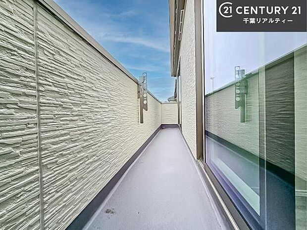 陽当たり良好なバルコニーです!晴れた日には青い空を見渡せる開放的な時間を楽しめます。