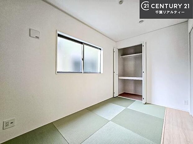 リビングと隣接した和室です！家事の休憩スペースやキッズスペースとして活用するのもよさそうですね！和室の使い方は無限大！